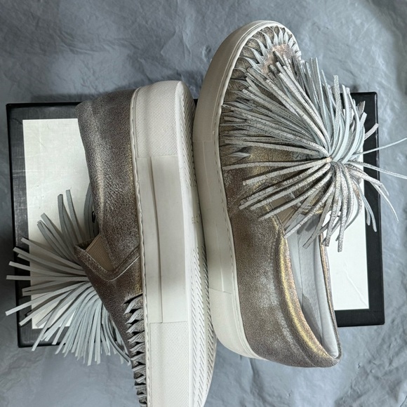 J/Slides Women’s Metallic Tassel Aria Slip-On Suede Sneake Size 7.5 M - Bronze - Picture 3 of 8